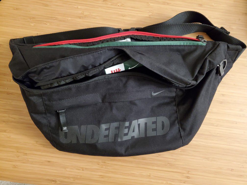 Undefeated x Nike messenger/shoulder bag