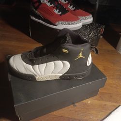 Needs Laces Size 3y