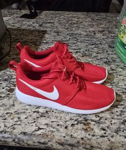 NEW Nike Shoes Size 7Y / 8.5 W