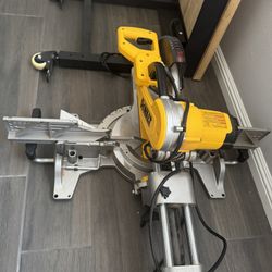 Sliding Compound Miter Saw