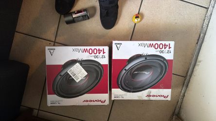 2 12”pioneer TS-1200M subs