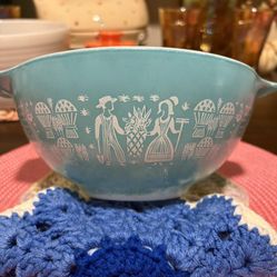 Vintage Pyrex with “Amish Butterprint" pattern