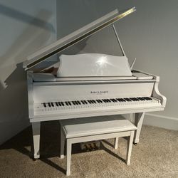 White KOHLER & Campbell baby grand Piano