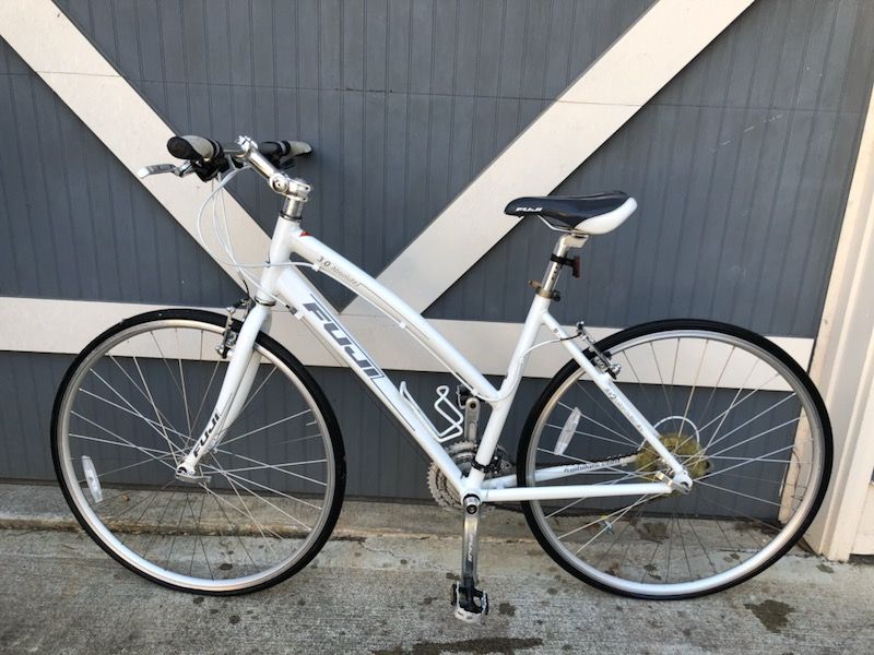 Fuji Absolute 3.0 LE Women s Flat Bar Road Bike Performance