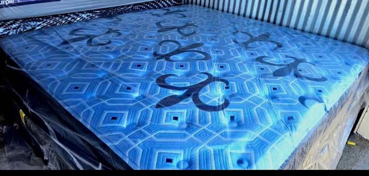 In the plastic bag New mattress No issues. Not used. Store price now $2,999 Im selling for only $1,150 FINAL SALE. You can see it before buying. W