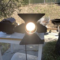 3 DeSisti Leonardo 1000W Model 310 Fresnel Spotlight Light w  Barn doors &  Heavy-Duty C-Clamps