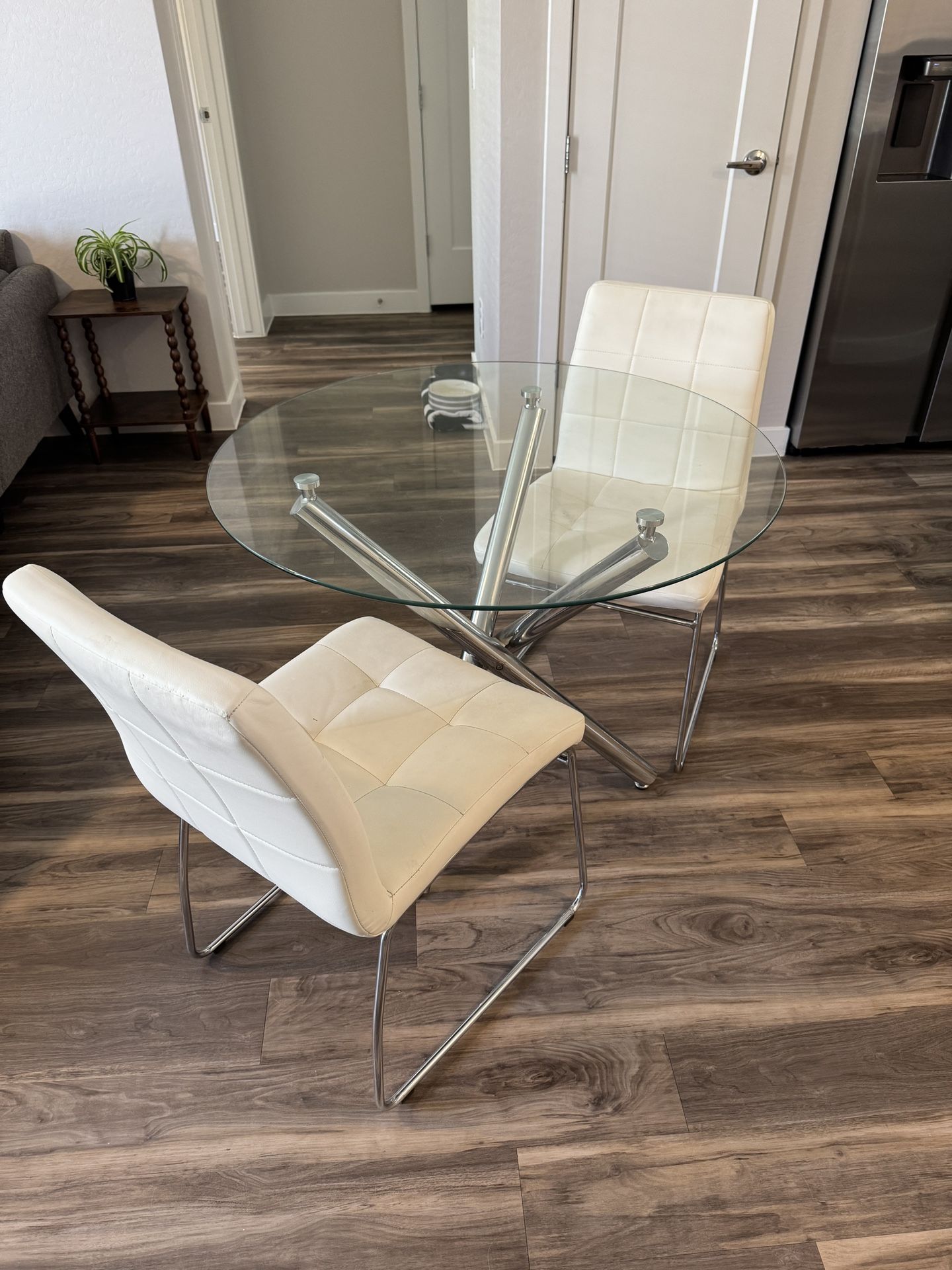 Dining Table & Chairs