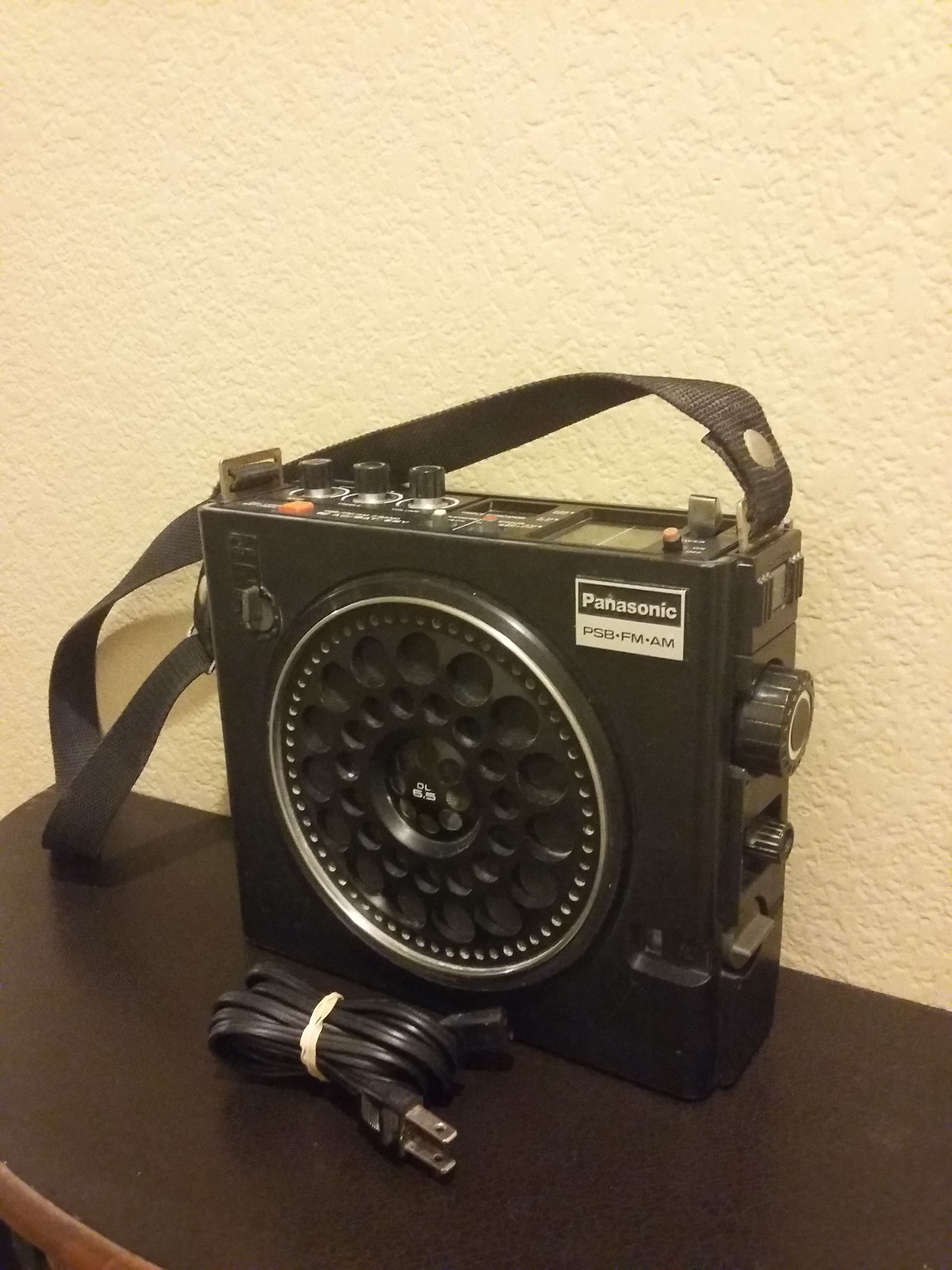 Vintage Panasonic RF-888 PSB-AM-FM 3 band radio