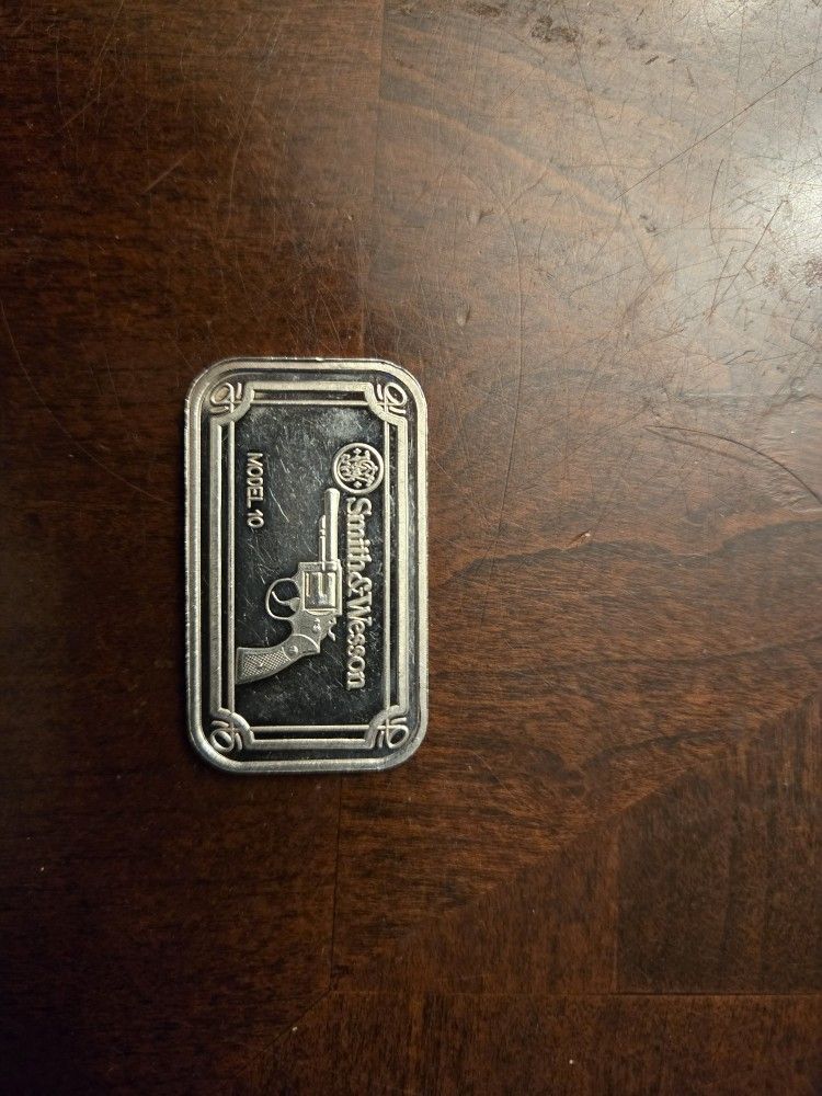 Smith & Wesson Model 10 1 Ounce silver Bar