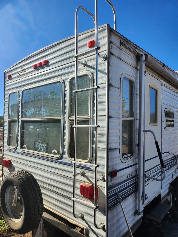 03 Nomad 30 Foot 5th Wheel Trailer