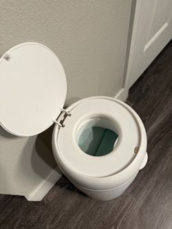 White Plastic Diaper Pail with Lid
