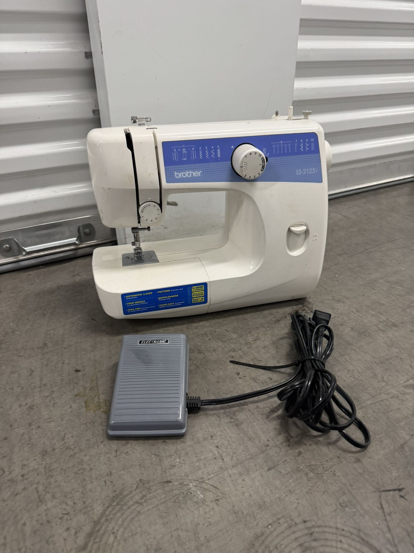 Brother LS2125 Free-Arm Sewing Machine with 25 Stitches
