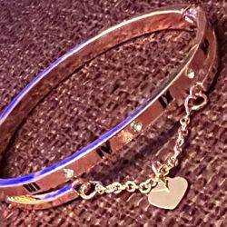 Beautiful Gold Bracelet With Heart Charm 