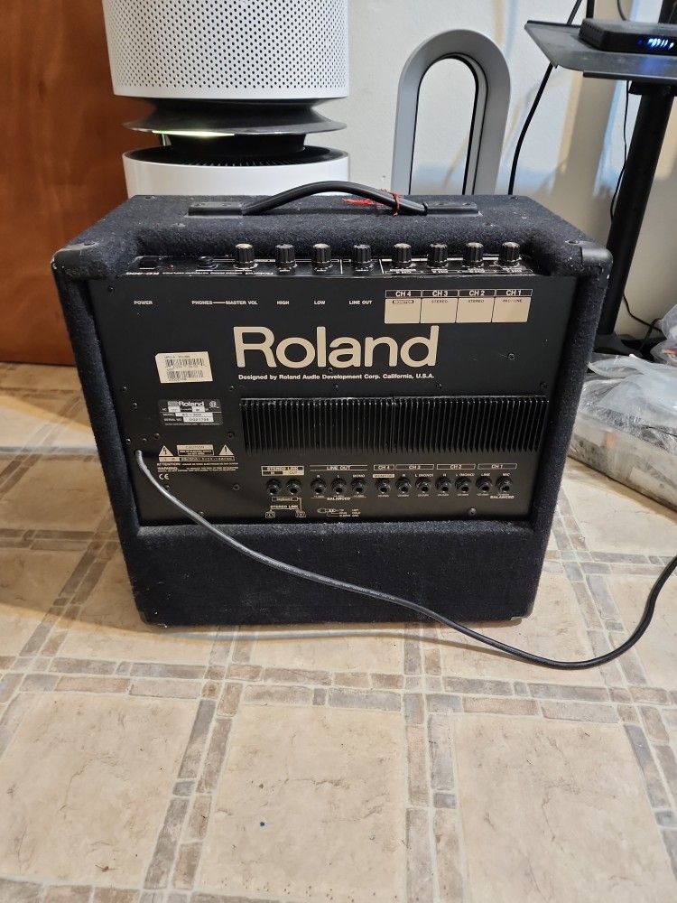 Roland Kc-300 AMP for Piano And Keyboard