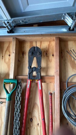 Bolt cutter