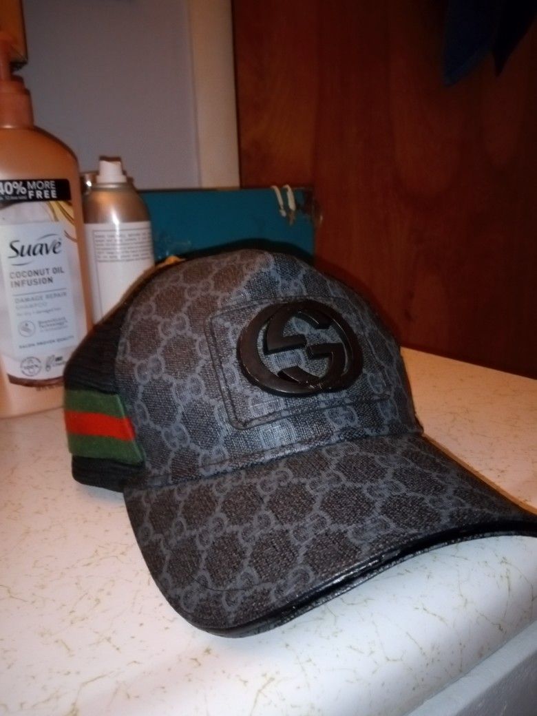 GUCCI SNAP-BACK HAT