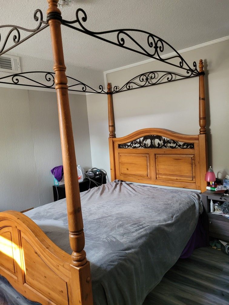 Queen Size 4 Post Canopy Bed Frame