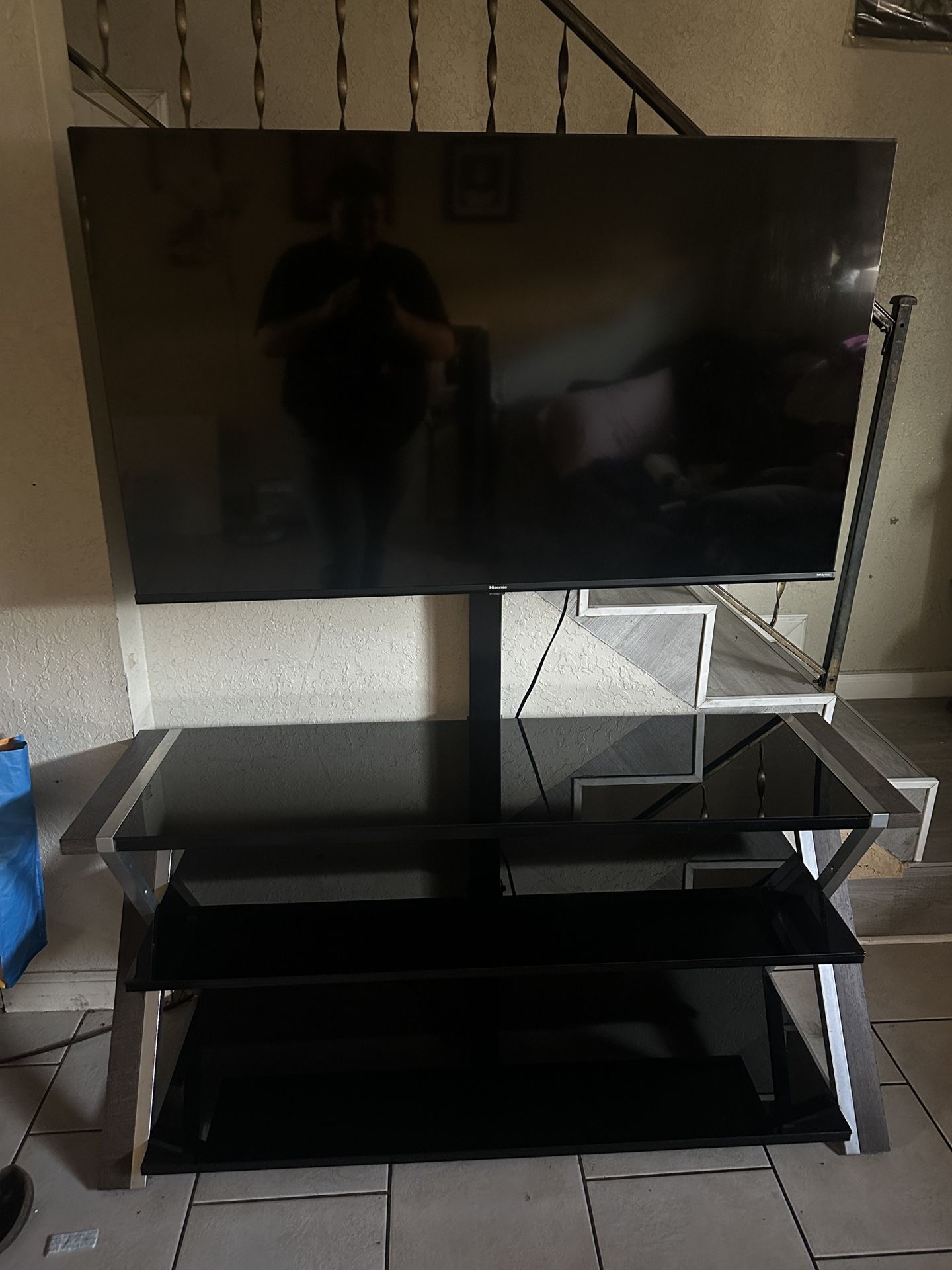 Flat screen 50 inch / entertainment center