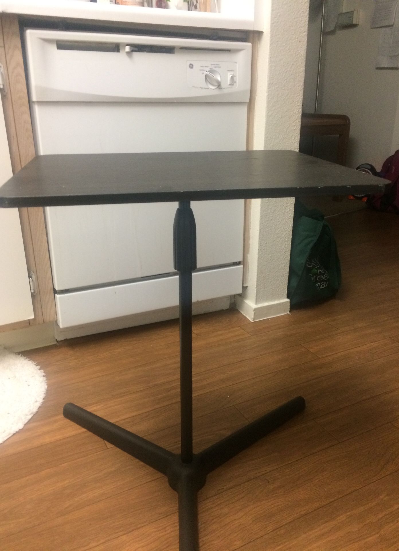 Small desk with 2 chairs