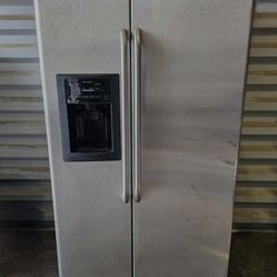 FREE Fridge/Gratis