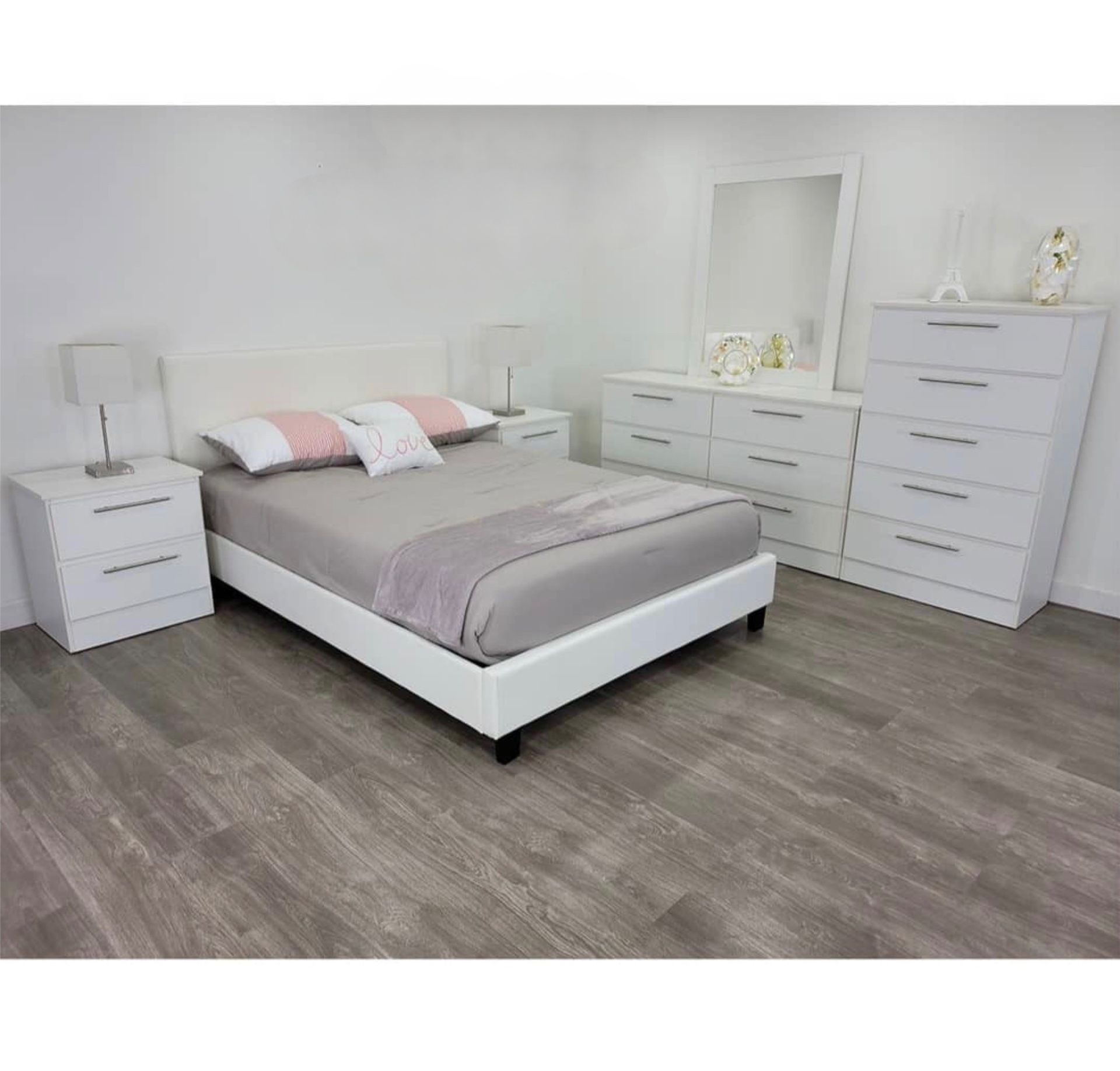 Bedroom Set // Juego De Dormitorio