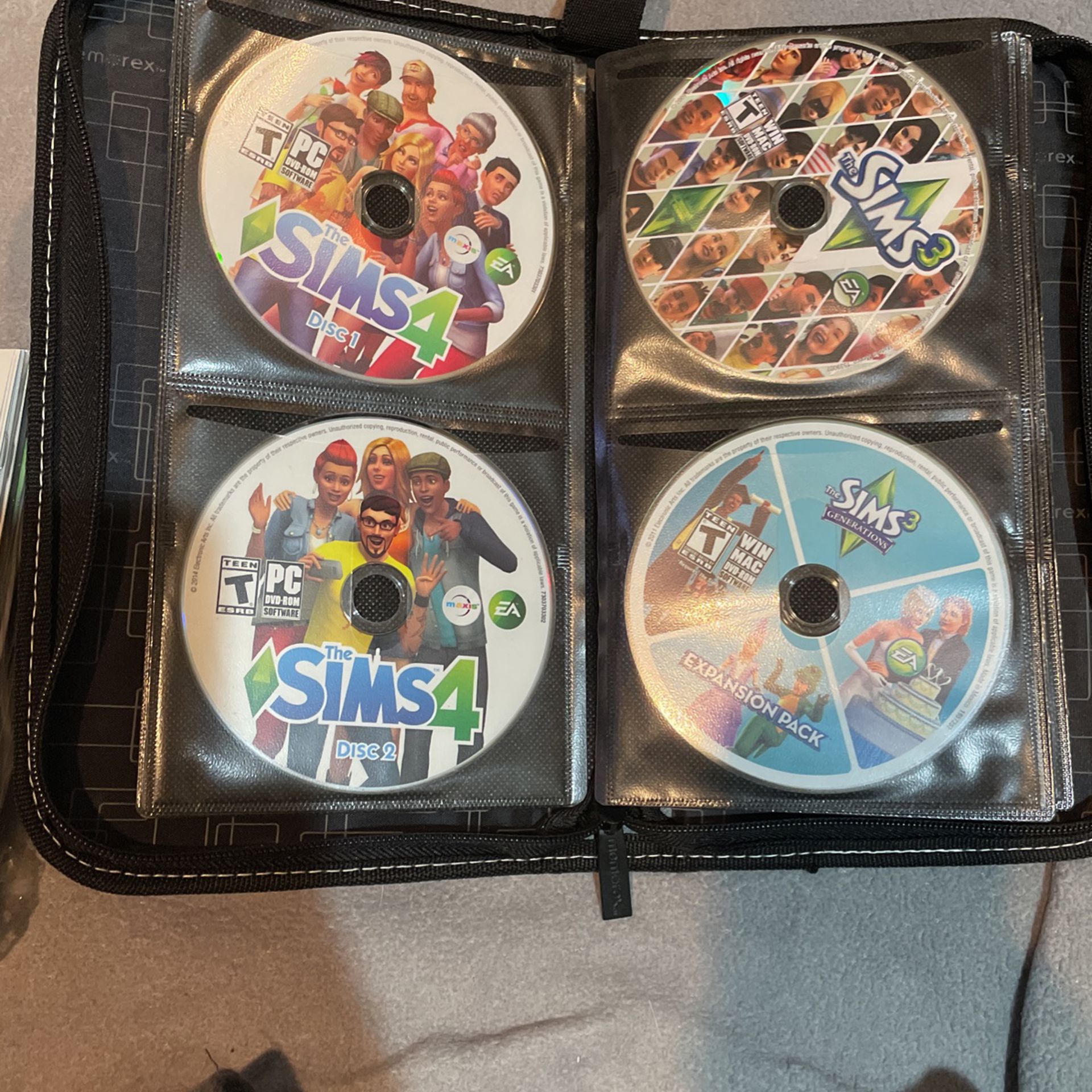 SIMS SERIES COLLECTION HUGE BUNDLE (SIMS 4-SIMS) COMES W/ CARRYING CASE & BOOKLETS