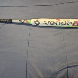 Demarini Vendetta Bat