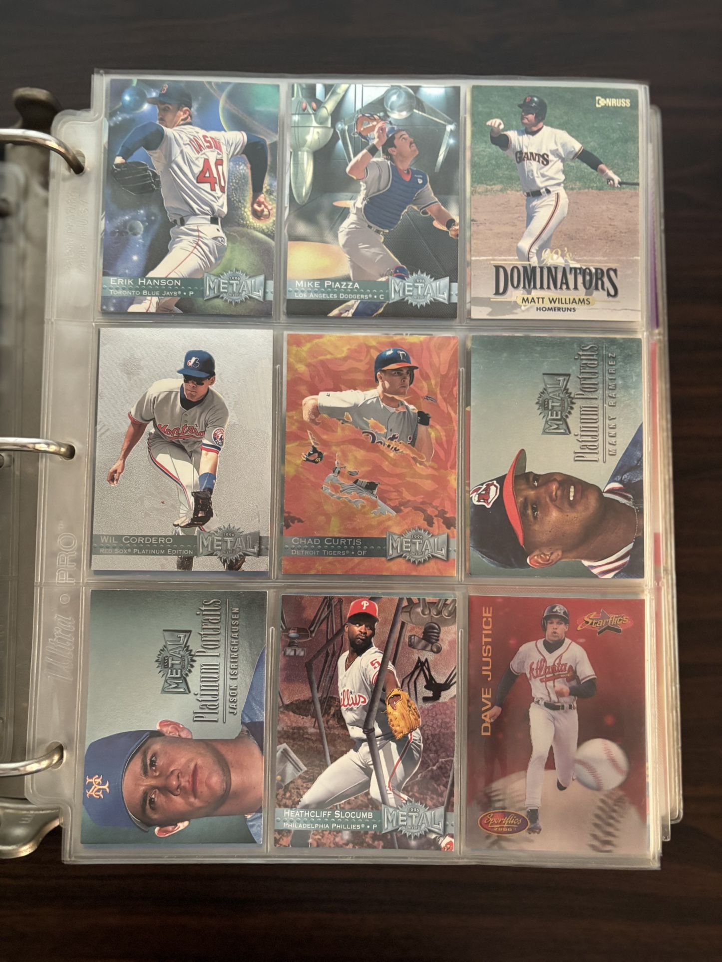 1990s Sports Card Binder  492 Baseball, 38 Basketball, 9 Football Cards