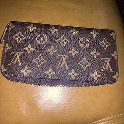 Louis Vuitton Zippy Wallet 