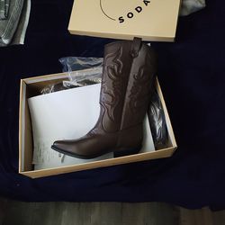 8.5 Women Cowboy boots 