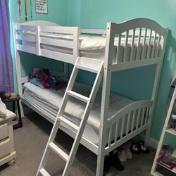 Nice Gently Used Dresser/ Mirror And Dresser