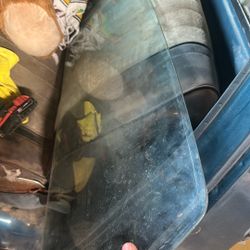 Nissan Hardbody One piece Rear Glass