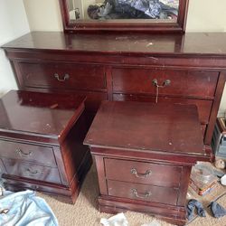 Wooden Dresser with Mirror + 2 Matching Nightstands – Solid & Functional