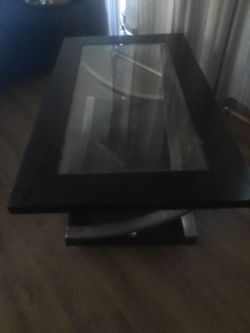 Very nice rolling coffee table
