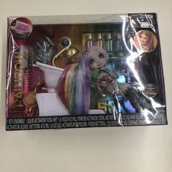 Rainbow High Salon Doll Set