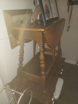 Solid Maple Round Coffe Table Made In USA 