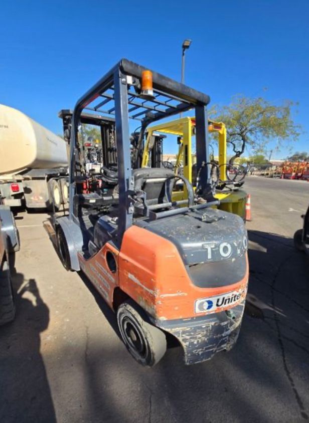 2019 Toyota 8FGU25 - 5,000# Warehouse Forklift