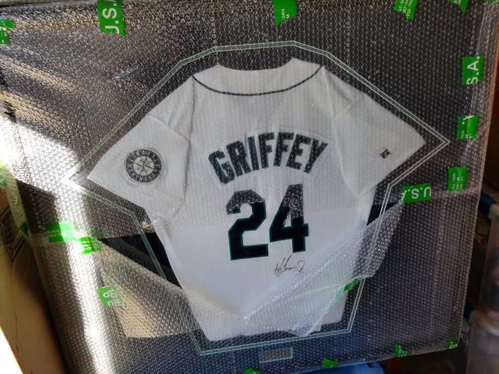 Signed ken Griffey jr. Framed jerseys for Sale in Riverside, CA - OfferUp