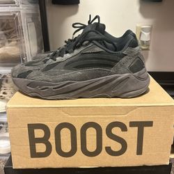 YEEZY 700 V2 VANTA