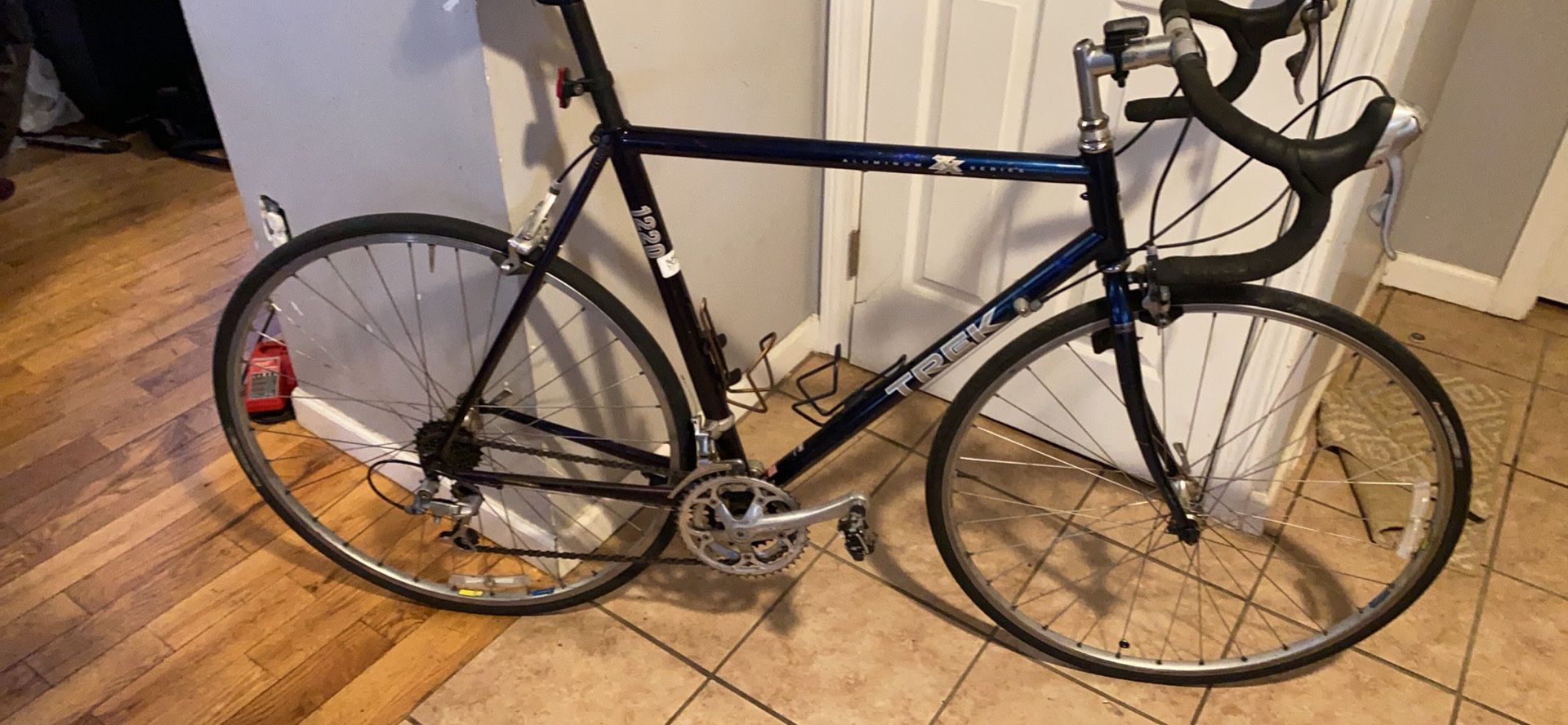 TREK 1220 ZX Aluminum Series Frame 22 1/2 inch Wheels 700