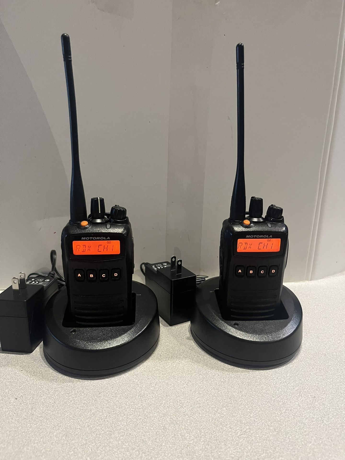 Lot Of 2 Motorola VX-454-G7-5 UHF 450to512 MHz 5W Two Way Radios