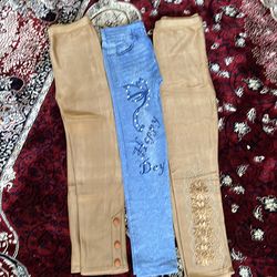 women's jeggings, which are stretchy leggings designed to look like jeans.