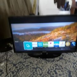Samsung  Smart TV 32" Inch  Remote control Includes 