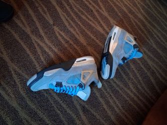 Jordan 4 "University Blue"