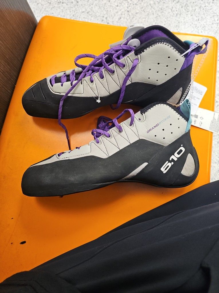 5-10 Grand Stone Wall Climbing Shoes