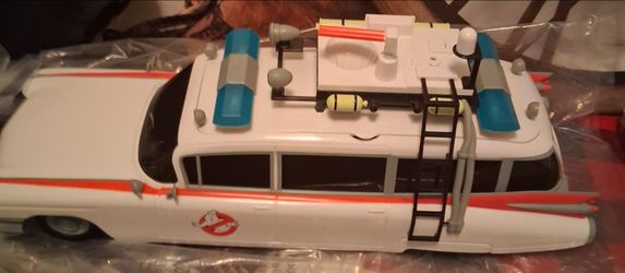 Ghostbusters Ecto 1 popcorn bucket
