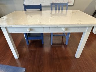 Land Of nod 5Chairs And Table