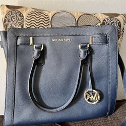 Michael Kors Purse!! 🌺