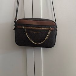 Michael Kors Jet Set Large logo cross body purse 