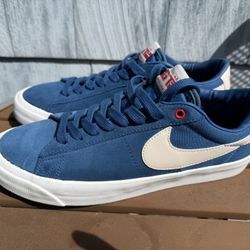 nike sb zoom blazer low pro gt court blue DC7695-403 suede low top sneaker 9.5. 